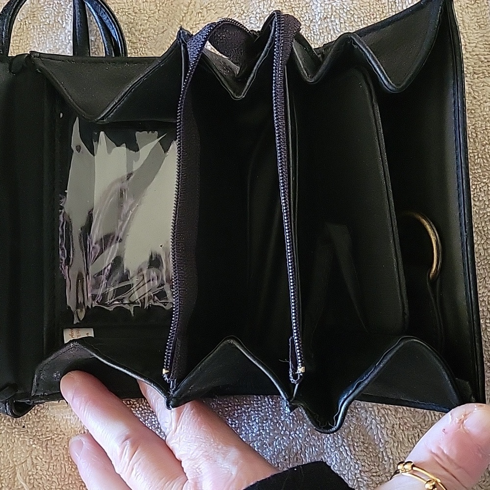 Avanti Small Purse - Picture 2 of 7